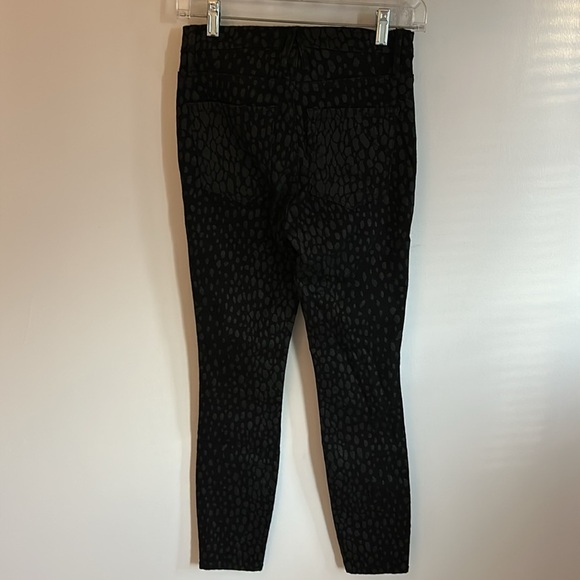 Good American Good Legs Crop Black Leopard - Picture 4 of 9